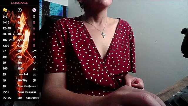 Snapshot of Whisperingfire chatting on June 4, 2026, 7:51 pm Whisperingfire online show from June 4, 2026, 7:51 pm