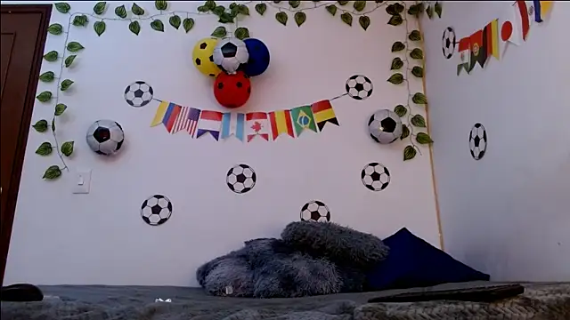 MarillynMorgan online show from August 5, 2026, 8:14 pm