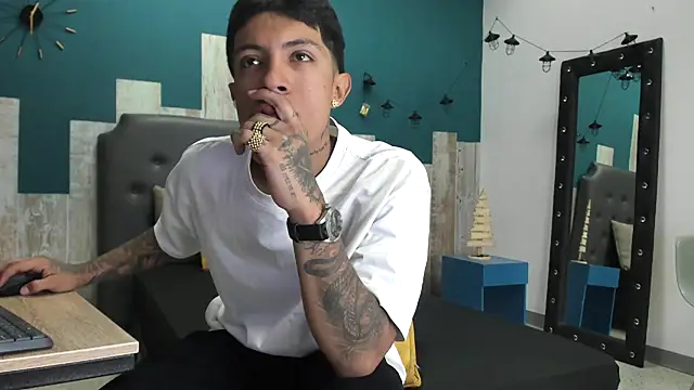 Snapshot of brian_tattoo chatting on December 4, 2025, 2:27 pm brian tattoo online show from December 4, 2025, 2:27 pm