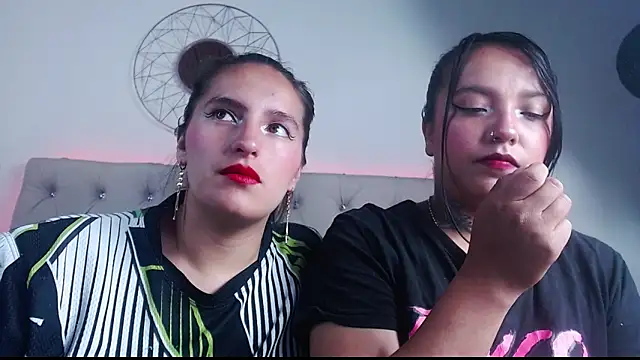 Snapshot of sharon_and_sharit chatting on December 4, 2025, 3:49 am sharon and sharit online show from December 4, 2025, 3:49 am