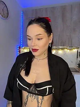 Snapshot of EvaNoirrr chatting on December 5, 2025, 7:07 am EvaNoirrr online show from December 5, 2025, 7:07 am