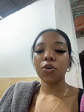 Snapshot of caro_ebony chatting on April 30, 2026, 2:29 am caro ebony online show from April 30, 2026, 2:29 am