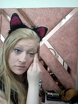 AliceCat 02 online show from December 3, 2025, 4:46 am