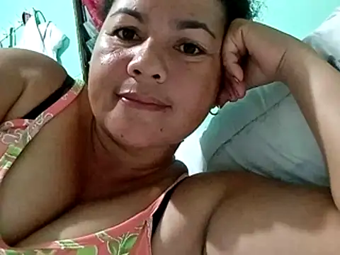 Snapshot of Hottie_lauren05 chatting on December 3, 2025, 8:36 am Hottie lauren05 online show from December 3, 2025, 8:36 am