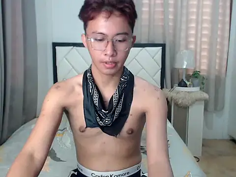 asiantwink0000 online show from February 13, 2026, 6:35 am
