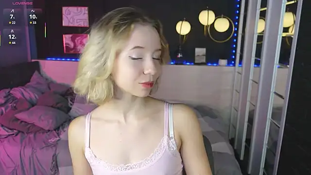 Snapshot of Tiffany__May chatting on December 16, 2025, 1:48 pm Tiffany May online show from December 16, 2025, 1:48 pm