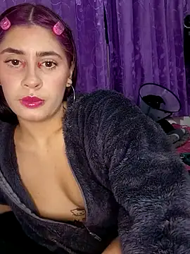 Snapshot of IsabellaCherryX chatting on December 14, 2025, 5:24 am IsabellaCherryX online show from December 14, 2025, 5:24 am