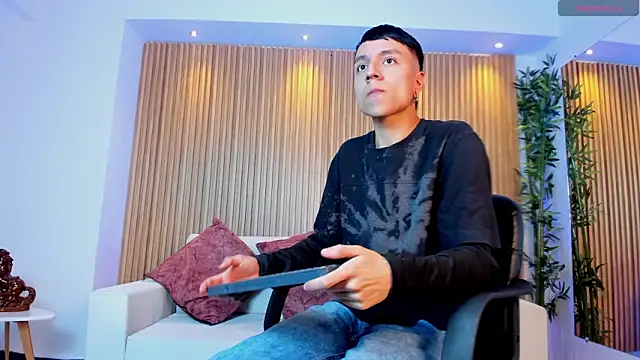 Bastthianxxx online show from December 2, 2025, 7:37 pm