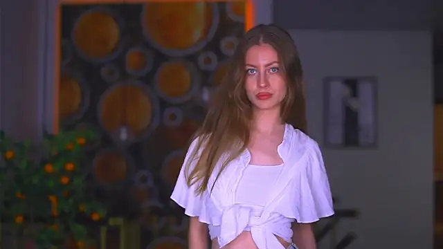 BellaPinneo online show from November 30, 2025, 7:58 pm