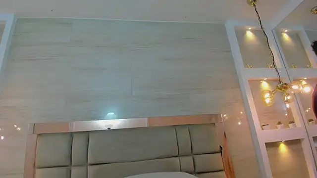 Snapshot of claire_bonny chatting on December 13, 2025, 8:04 pm claire bonny online show from December 13, 2025, 8:04 pm