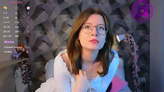 MonnaNoir online show from December 5, 2025, 4:05 pm