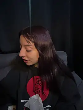Snapshot of Mia_fiire chatting on June 19, 2026, 3:01 am Mia fiire online show from June 19, 2026, 3:01 am