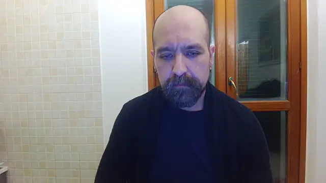 Snapshot of AMIRDIB2025 chatting on April 16, 2026, 9:39 pm AMIRDIB2025 online show from April 16, 2026, 9:39 pm