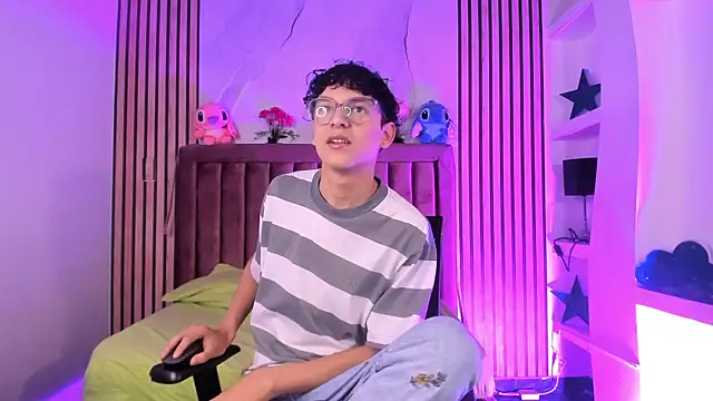 SthepanodiMonaco online show from December 5, 2025, 7:23 pm