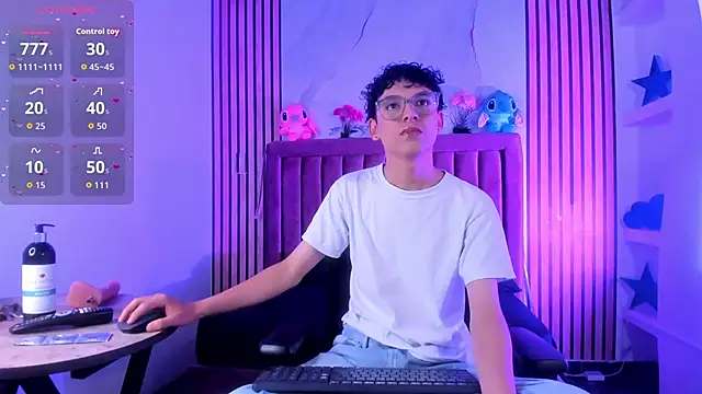 SthepanodiMonaco online show from December 4, 2025, 7:24 pm