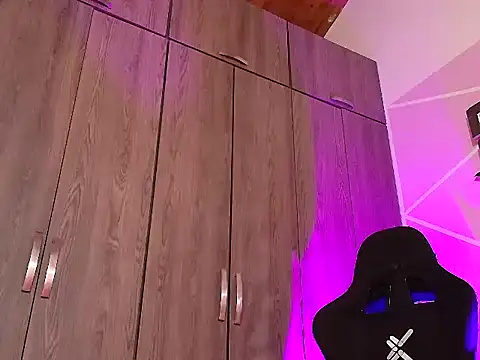 Snapshot of Doll_Dollys_ chatting on December 14, 2025, 3:35 am Doll Dollys online show from December 14, 2025, 3:35 am