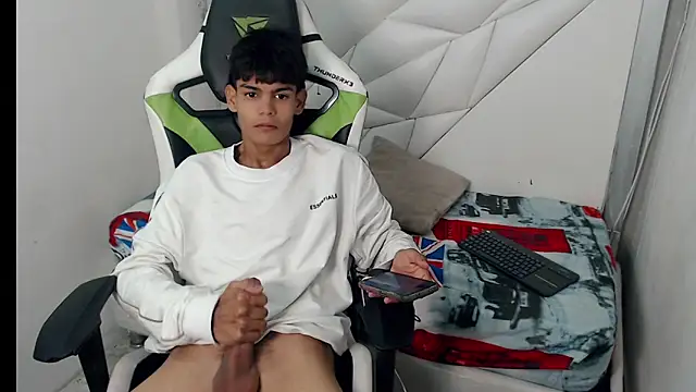 Snapshot of Lil_babyyy_ chatting on December 16, 2025, 4:39 am Lil babyyy online show from December 16, 2025, 4:39 am