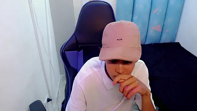 Snapshot of Lil_babyyy_ chatting on November 28, 2025, 4:12 am Lil babyyy online show from November 28, 2025, 4:12 am