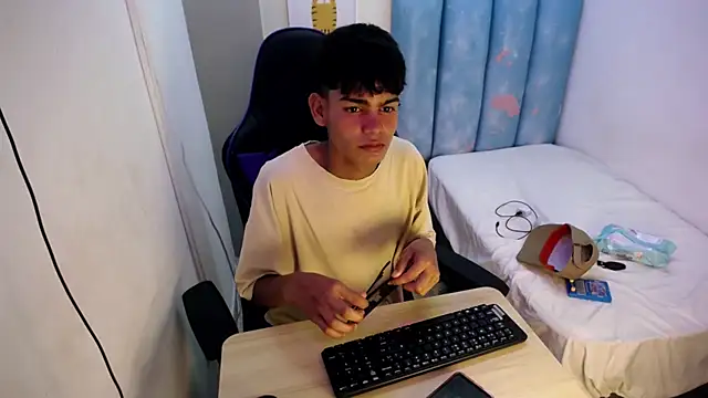 Snapshot of Lil_babyyy_ chatting on December 3, 2025, 2:56 am Lil babyyy online show from December 3, 2025, 2:56 am