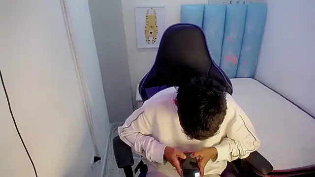 Snapshot of Lil_babyyy_ chatting on December 1, 2025, 3:18 am Lil babyyy online show from December 1, 2025, 3:18 am