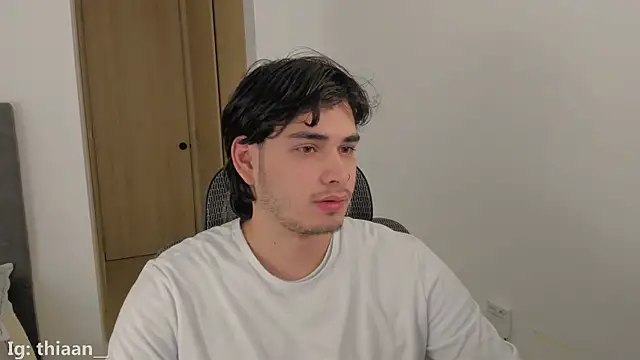 Snapshot of thiaann chatting on December 5, 2025, 2:43 am thiaann online show from December 5, 2025, 2:43 am