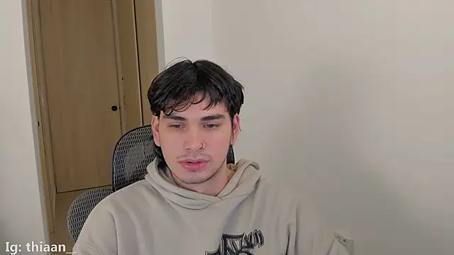 Snapshot of thiaann chatting on November 28, 2025, 10:32 pm thiaann online show from November 28, 2025, 10:32 pm