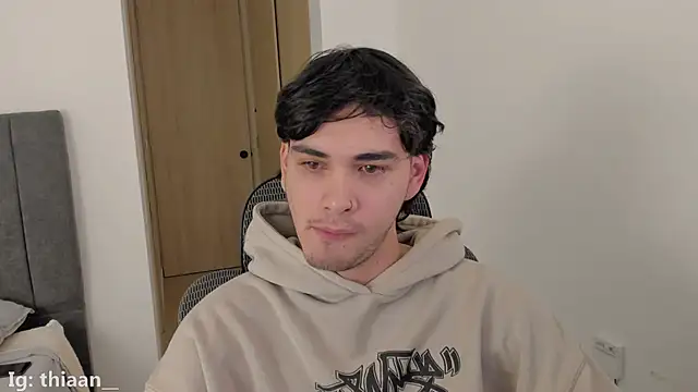 Snapshot of thiaann chatting on November 28, 2025, 10:26 am thiaann online show from November 28, 2025, 10:26 am