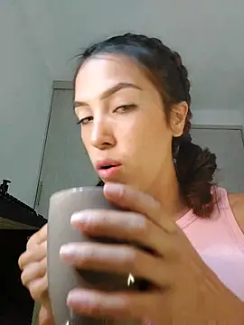 Snapshot of Lina_Carolina chatting on December 15, 2025, 5:46 am Lina Carolina online show from December 15, 2025, 5:46 am