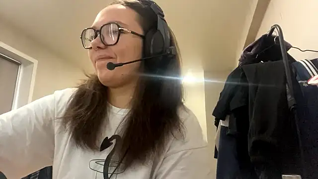 Snapshot of KerriMcbreen chatting on December 4, 2025, 3:16 am KerriMcbreen online show from December 4, 2025, 3:16 am