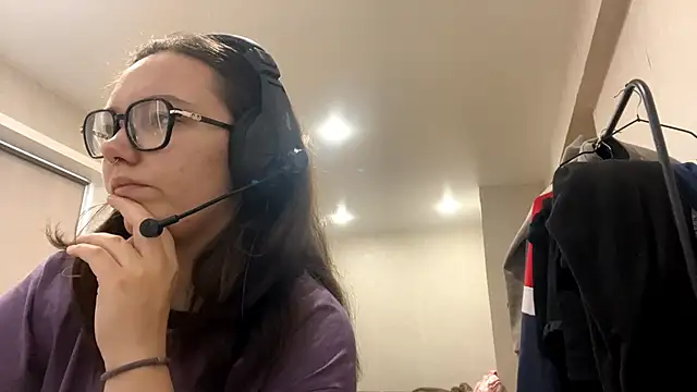 Snapshot of KerriMcbreen chatting on December 5, 2025, 4:22 am KerriMcbreen online show from December 5, 2025, 4:22 am