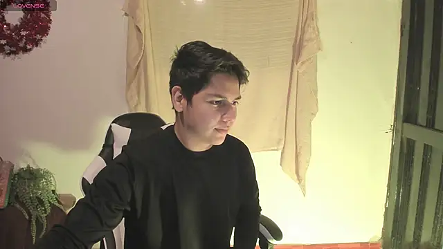 Snapshot of Asta_YunoXXX chatting on December 15, 2025, 1:11 am Asta YunoXXX online show from December 15, 2025, 1:11 am