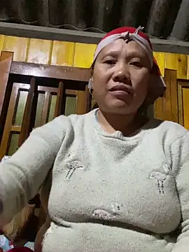 Snapshot of LeoPet2x chatting on December 5, 2025, 1:43 pm LeoPet2x online show from December 5, 2025, 1:43 pm