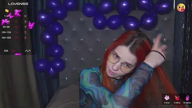 Snapshot of Emily_Kente chatting on December 4, 2025, 1:04 am Emily Kente online show from December 4, 2025, 1:04 am