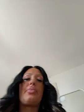 Snapshot of Lolaxox_ chatting on March 5, 2026, 12:13 pm Lolaxox online show from March 5, 2026, 12:13 pm