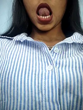 Snapshot of Isha_Liha chatting on December 2, 2025, 6:37 am Isha Liha online show from December 2, 2025, 6:37 am