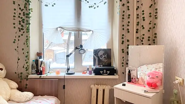 LouannHamad online show from December 17, 2025, 10:20 am