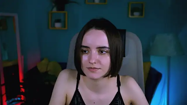 KateWillows online show from April 30, 2026, 4:30 am