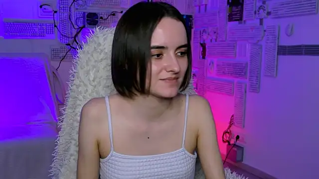 KateWillows online show from April 25, 2026, 4:48 am