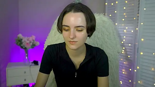 Snapshot of KateWillows chatting on December 2, 2025, 12:18 pm KateWillows online show from December 2, 2025, 12:18 pm