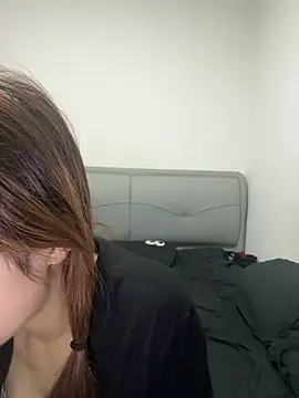 xiaohui660 online show from December 2, 2025, 11:45 am