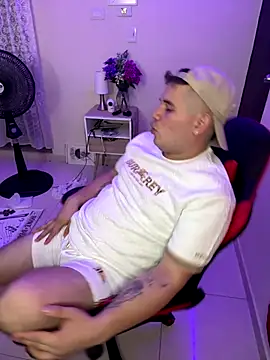 Snapshot of ian_david_Xxx chatting on December 13, 2025, 10:49 pm ian david Xxx online show from December 13, 2025, 10:49 pm