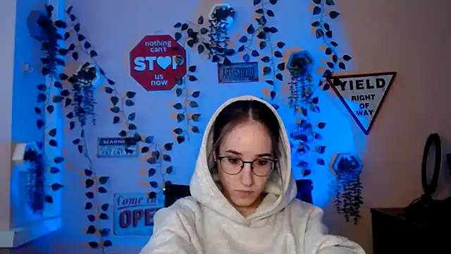 Snapshot of Moon__Lily chatting on December 5, 2025, 12:59 pm Moon Lily online show from December 5, 2025, 12:59 pm