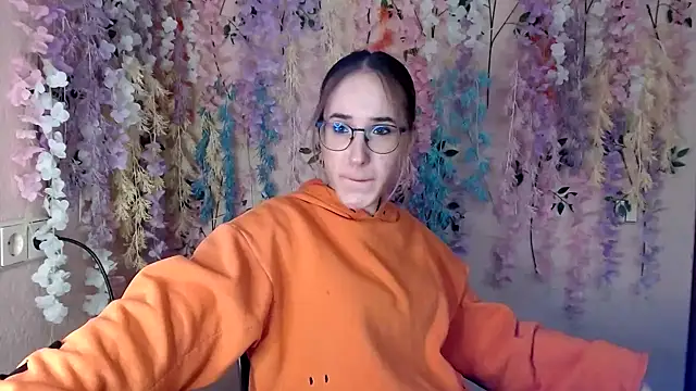 Snapshot of Moon__Lily chatting on December 2, 2025, 3:25 pm Moon Lily online show from December 2, 2025, 3:25 pm