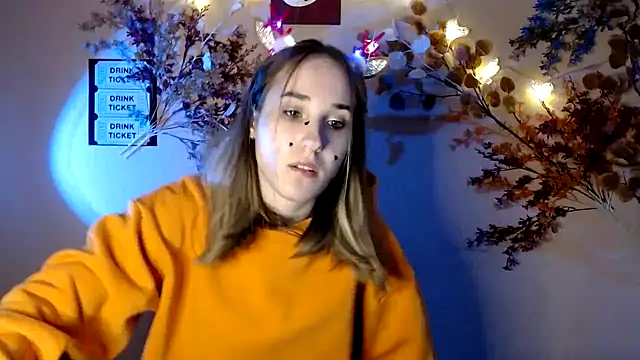 Snapshot of Moon__Lily chatting on December 3, 2025, 1:43 pm Moon Lily online show from December 3, 2025, 1:43 pm