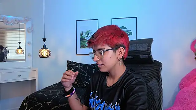 Snapshot of valeryevansvg chatting on December 5, 2025, 12:15 pm valeryevansvg online show from December 5, 2025, 12:15 pm