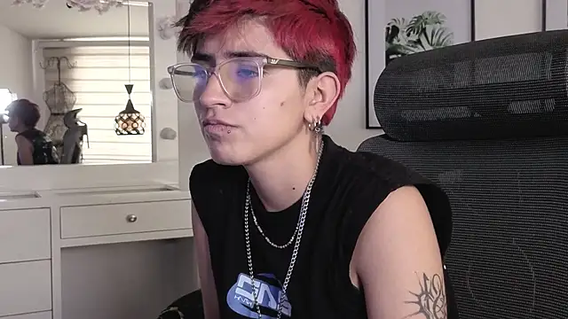 Snapshot of valeryevansvg chatting on December 2, 2025, 12:18 pm valeryevansvg online show from December 2, 2025, 12:18 pm