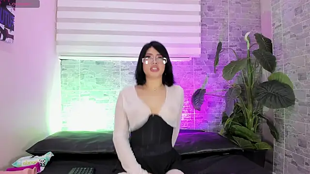 Snapshot of HelenaScott chatting on December 3, 2025, 8:08 pm HelenaScott online show from December 3, 2025, 8:08 pm