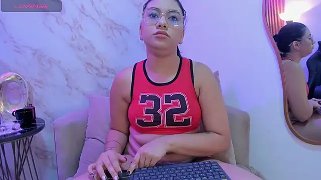 karen sweet93 online show from December 5, 2025, 11:42 am