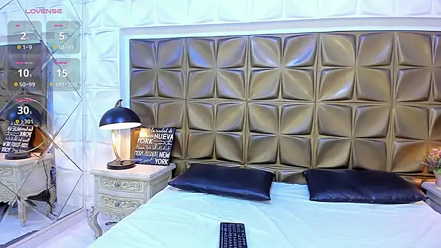 Snapshot of MarianaMontezz chatting on December 14, 2025, 12:00 pm MarianaMontezz online show from December 14, 2025, 12:00 pm