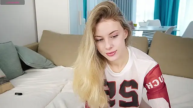 Snapshot of evy_miu chatting on December 5, 2025, 7:40 am evy miu online show from December 5, 2025, 7:40 am